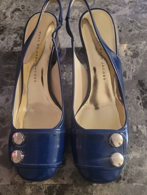 MARC BY MARC JACOBS BRAND NEW IN BOX NAVY BLUE PATENT SLINGBACK HEELS WITH GOLD